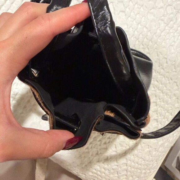 Leopard Animal Print Crossbody Drawstring Bucket Bag - Picture 6 of 6